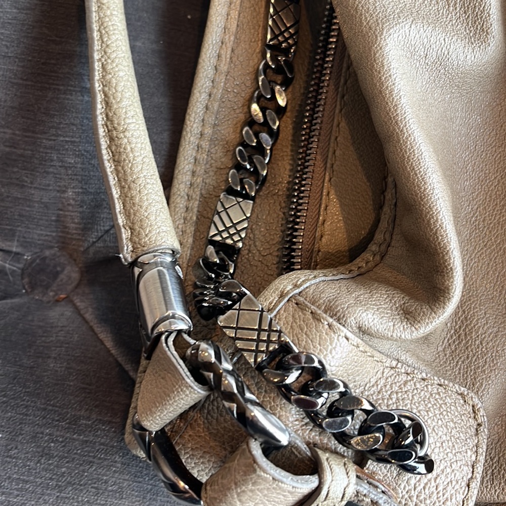 SALE! 🔥Limited Edition BurberryPebbled Leather Chain Hobo bag - EXCLUSIVE!! W/B - Picture 3 of 17